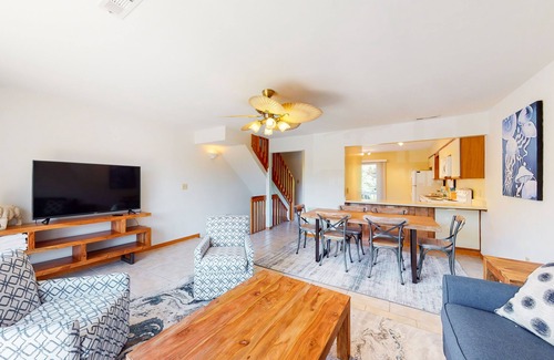 Sea Acres House | 2BR | Pool | Deck | Tennis | W/D