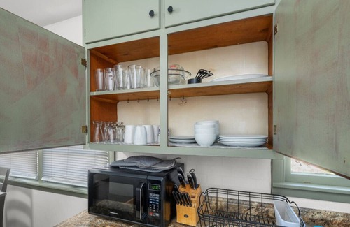 Davenport House | 2BR Quiet Home *Pet-Friendly* w/Outdoor Firepit