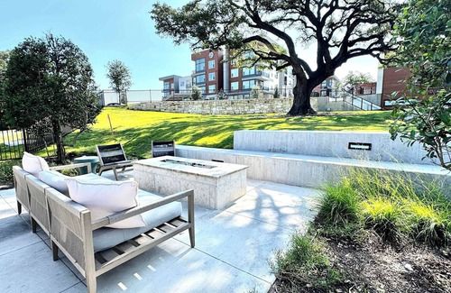 McNeil Apartment | 2BR Retreat -Gym, Pool, Parking