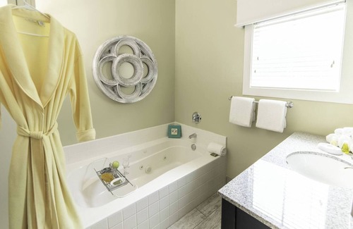 Lackey Resort | 2BR Townhome Retreat w/Washer, Deck & Access to Trails & Attractions