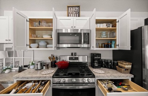 Sumter County Apartment | 2BR Villager | Golf Cart Near Pools & Fun