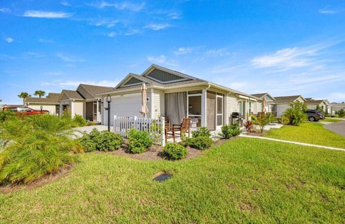 Sumter County Apartment | 2BR Villager | Golf Cart Near Pools & Fun