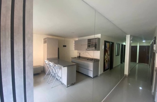 Bello Apartment | [2BR] WIFI UHS + Gourmet Kitchen+ Workspace + HotShower (BEST LOCATION)