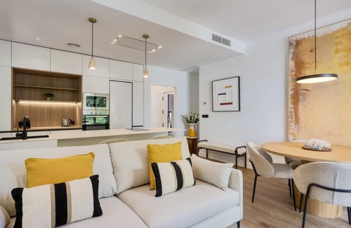 La Buhaira Apartment | 2BR with terrace and private parking