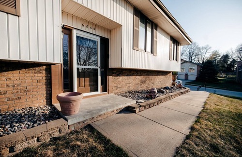 Millard House | 2Min Drive to I-80/Millard - Millard Area - West Omaha - Quiet Neighborhood