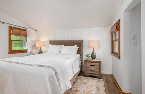Saugatuck House | 2min walk Downtown - Outdoor Patio - Pet Friendly
