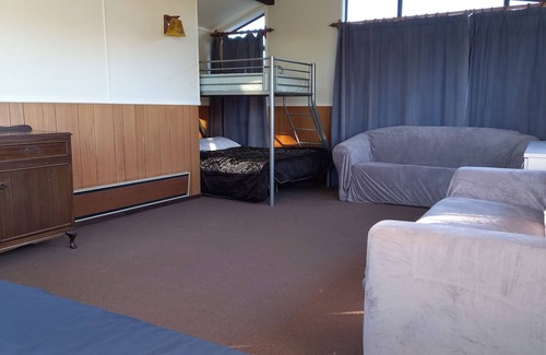 Taupo Cottage | 2mins walk to lake. Wharewaka Point