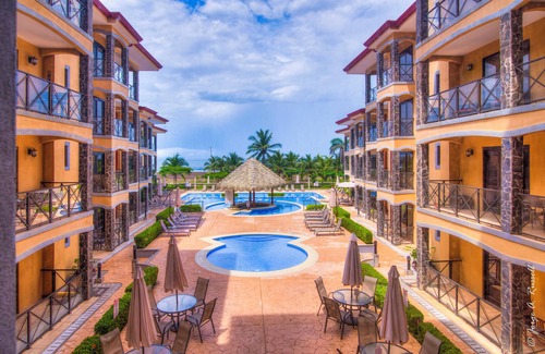 Barrio Los Villalobos Condo | 2n floor Condo with ocean view, wifi, pool, kitchen, 3 bedrooms, 2.5 bath, Jaco