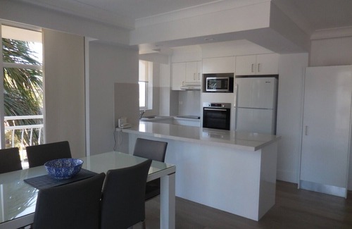 Burleigh Heads Apartment | 2nd Avenue Beachside Apartments