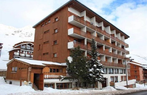 Les Almes Apartment | 2nd floor, balcony, tv, ski locker, 24m², Tignes