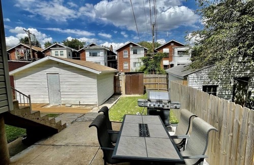 Northampton House | 2nd Floor, Brick Duplex near the Hill