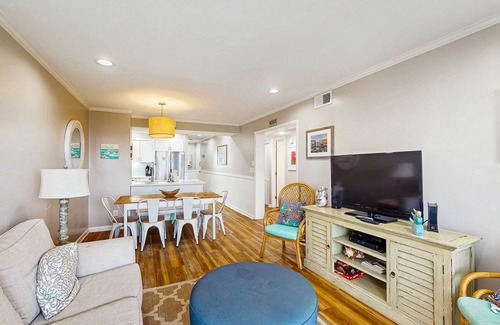 Atlantic Beach Condo | 2nd-Floor Condo in Oceanfront Location w/Shared Pool, Balcony, Free WiFi