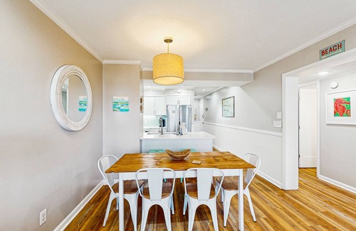 Atlantic Beach Condo | 2nd-Floor Condo in Oceanfront Location w/Shared Pool, Balcony, Free WiFi
