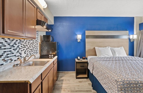 Rockport Hotel | 2nd level pool front Kitchen Walk to Beach