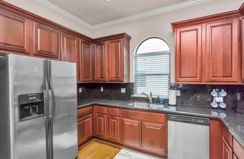 Woodlake - Briar Meadow House | 2UNITS|24Guests|KingBed|FREEParking|UptownHOU