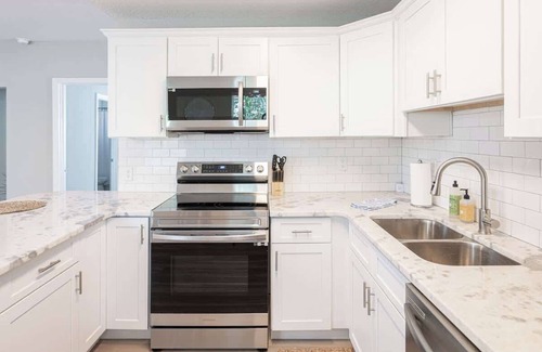 Dixieland House | 3/2 Downtown Lakeland Family & Pet Friendly Home