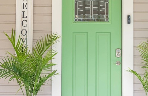 Dixieland House | 3/2 Downtown Lakeland Family & Pet Friendly Home