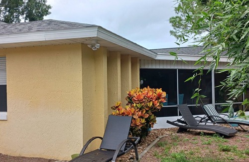 Sun 'N Lake House | 3/2 home in tranquil Sebring with AC, and close to beautiful Lake Jackson!