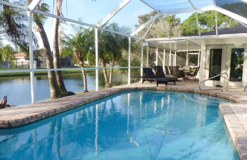 Palma Sola House | 3/2 Lakefront Pool Home ☀️ NW Bradenton ☀️ Pool South Exposure
