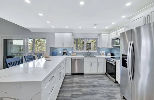 Captiva House | 3/2, Pool, Tennis Crts, Bikes/Kayaks/SUP's, Pool/PPong Table, Steps to Beach