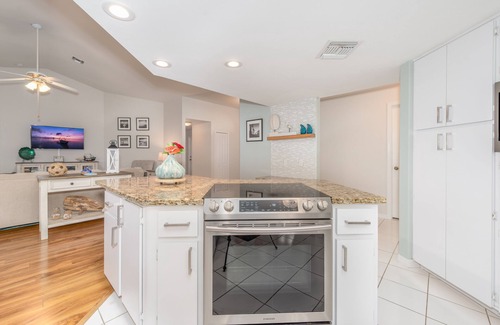 Pelican House | 3/2 updated Gulf access canal home heated pool & Jacuzzi - Coconut Cove