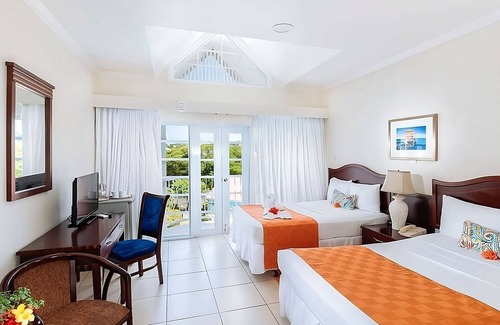Rodney Bay Hotel | 3 Affordable Accommodations w/Ocean View, Balcony & FREE Parking! Outdoor Pool