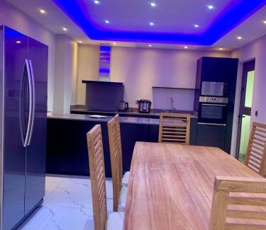 Flic-en-Flac Apartment | 3 BD Luxury Beachfront Penthouse