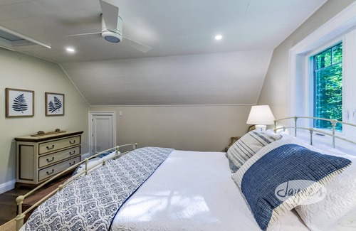 Port Sydney Cottage | 3 bdrm, 2 bath cottage on Mary Lake, Port Sydney, New Renovation!