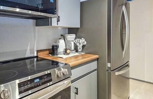 East Kootenay Apartment | 3 BDRM/Lake Access/Year round Indoor pool