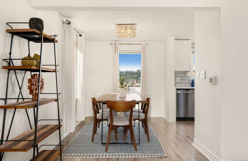 North Queen Anne House | 3 BDRM Luxury Craftsmen | Queen Anne | Family/Pet+