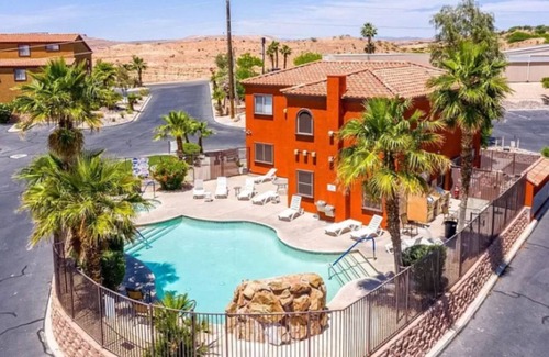 Mesquite Condo | 3 Bed, 2 Bath Condo By Pool. Sleeps 8.