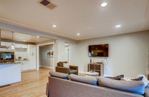 Barths House | 3 Bed, 2 Bath Home Minutes From Downtown Denver
