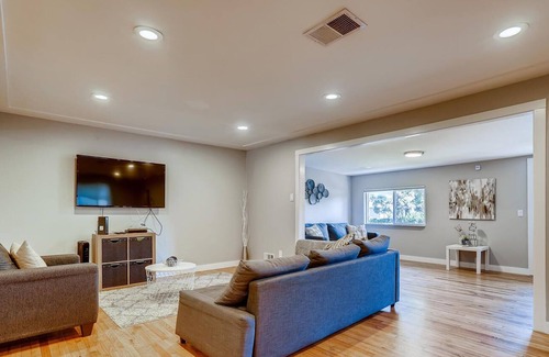 Barths House | 3 Bed, 2 Bath Home Minutes From Downtown Denver