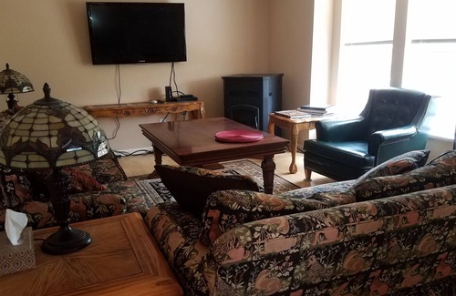 Glenwood Springs House | 3 Bed 2 Bath Sleeps 8 Next To Rifle Falls State Park & Rifle Mountain Park