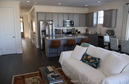 Oxford Condo | 3 bed/3.5 bath end unit Condo in Oxford. 2 miles from the Square and Campus.