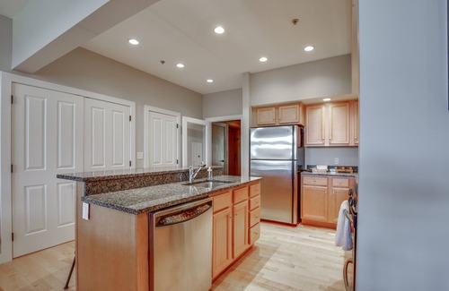 Central Vermont- Killington Condo | 3 Bed 3 Bath Luxury Ski-In/Ski-out Condo Killington Sunrise Village Lodges