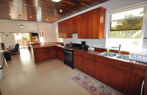 Caye Caulker Apartment | 3 bed/3 bath Penthouse Velento #7-Partial Ocean Views/POOL/private dock