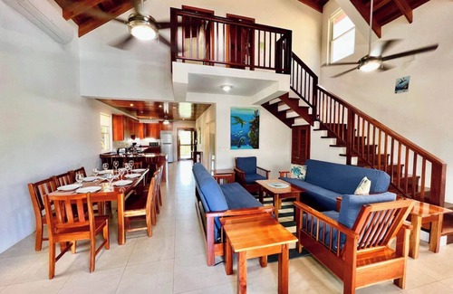 Caye Caulker Apartment | 3 bed/3 bath Penthouse Velento #7-Partial Ocean Views/POOL/private dock