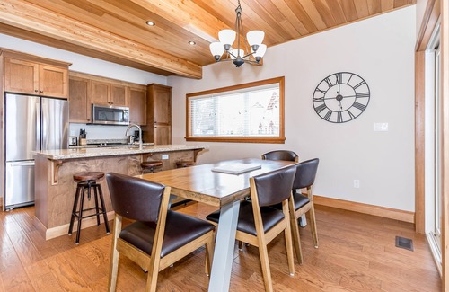 Port Carling Villa | 3 + bed 3 bath Villa on Lake Muskoka