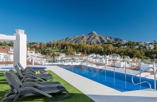 Nueva Andalucia Apartment | 3 Bed Apart Nueva Andalucia 5 min drive to Banus