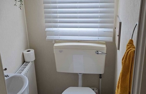 Ingoldmells Cabin | 3 Bed Caravan - Sleeps 6 - Pets - Parking - Wifi