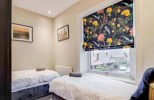 Meltham House | 3-Bed Countryside Retreat, Comfortable Stay, Family Friendly, Pet Friendly, Sleeps 5