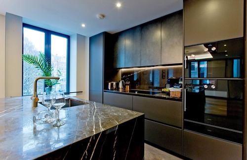 Soho Apartment | 3-bed Deluxe Apt 205