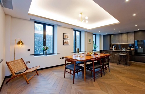 Soho Apartment | 3-bed Deluxe Apt 205