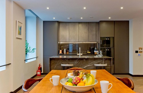 Soho Apartment | 3-bed Deluxe Apt 205