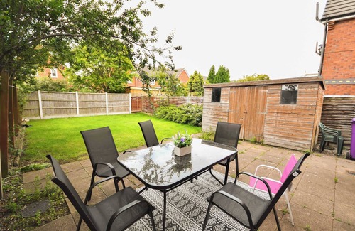 Crosby Apartment | 3 Bed House, Sleeps 5, Walking Distance to Centre