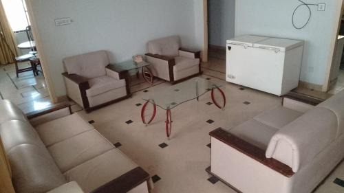 Karachi House | 3 Bed Independent First Floor