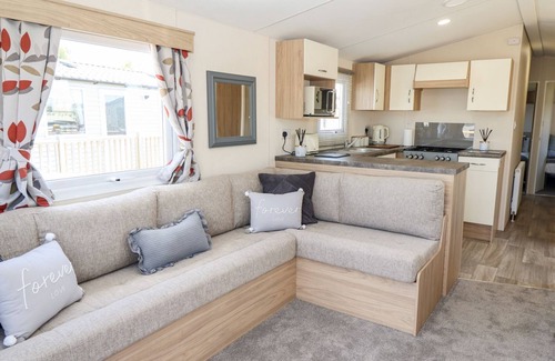 Crowle Cabin | 3 Bed New Lodge, Sleeps 4, Pets Welcome