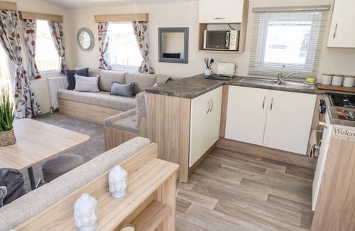 Crowle Cabin | 3 Bed New Lodge, Sleeps 4, Pets Welcome