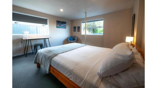 Pakuranga Heights House | 3 Bed Room downstairs house with Private entrance